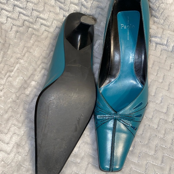 LINEA PAOLO Steel Blue Leather Square Toe Pumps W/Bow Decor Womens Size 8.5M - Picture 6 of 7